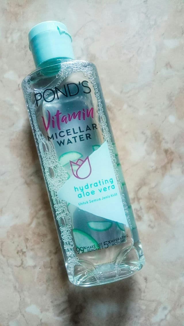 Pond's Vitamin Micellar Water Hydrating Aloe Vera review photo by Skincareezka