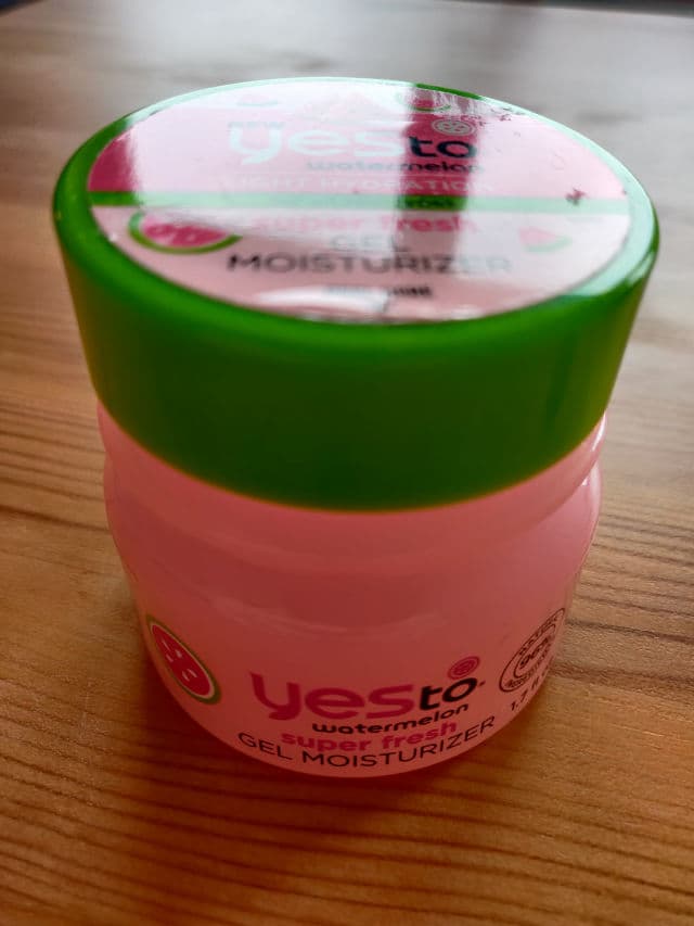 Yes To Watermelon Super Fresh Gel Moisturizer review photo by Skincarekitten