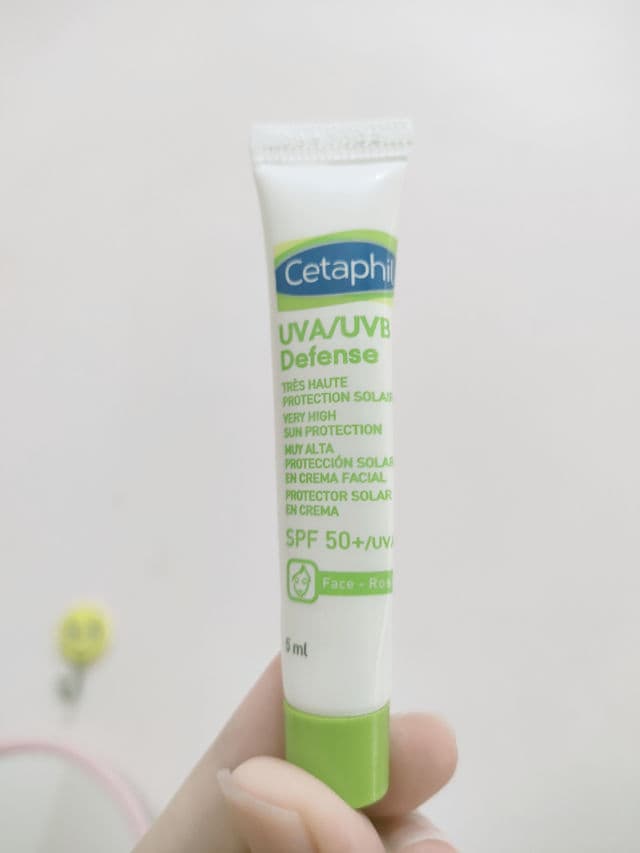 Cetaphil UVA/UVB Defence SPF50+ review photo by Skincarelife