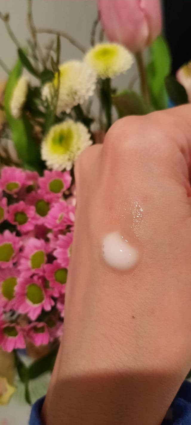 The Body Shop Almond Milk & Honey Soothing & Caring Shower Cream review photo by Skincarewithmom