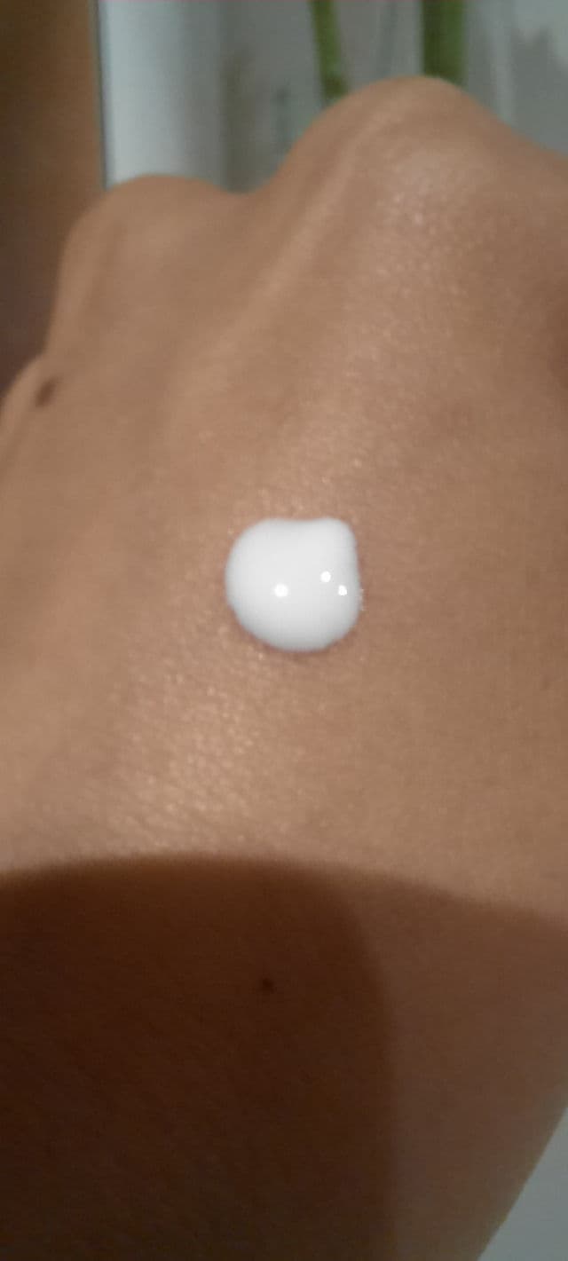 Eucerin AtopiControl Lotion review photo by Skincarewithmom