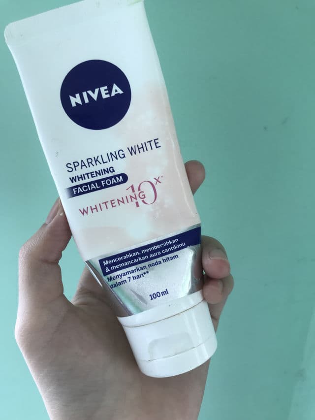 Nivea Sparkling White Whitening Facial Foam review photo by Skinprezzi
