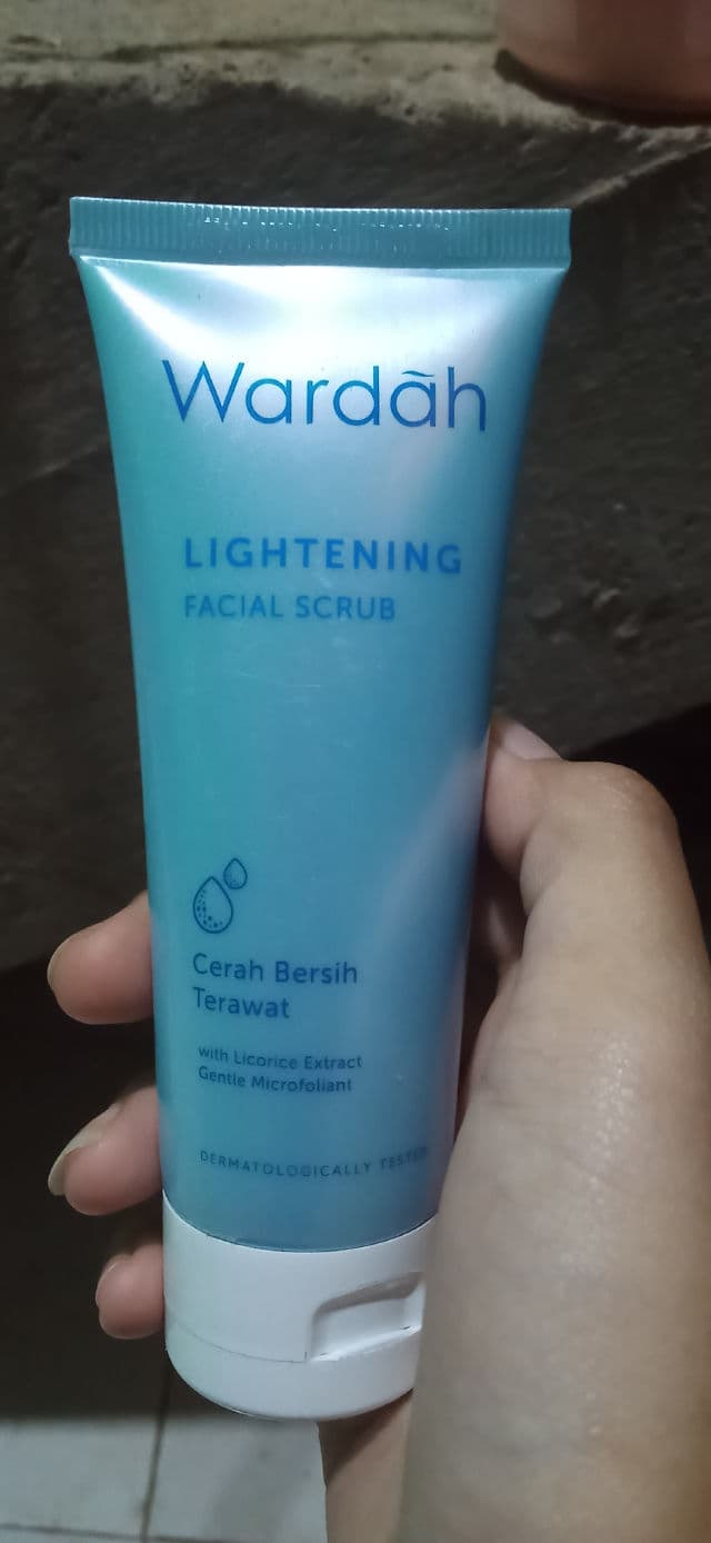 Wardah Lightening Facial Scrub review photo by Smoothie