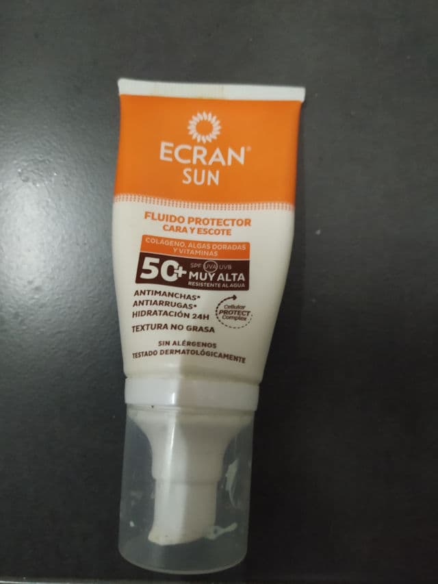 Ecran Sunnique Antimanchas Fluido Protector Facial SPF50+ review photo by Sophielulu