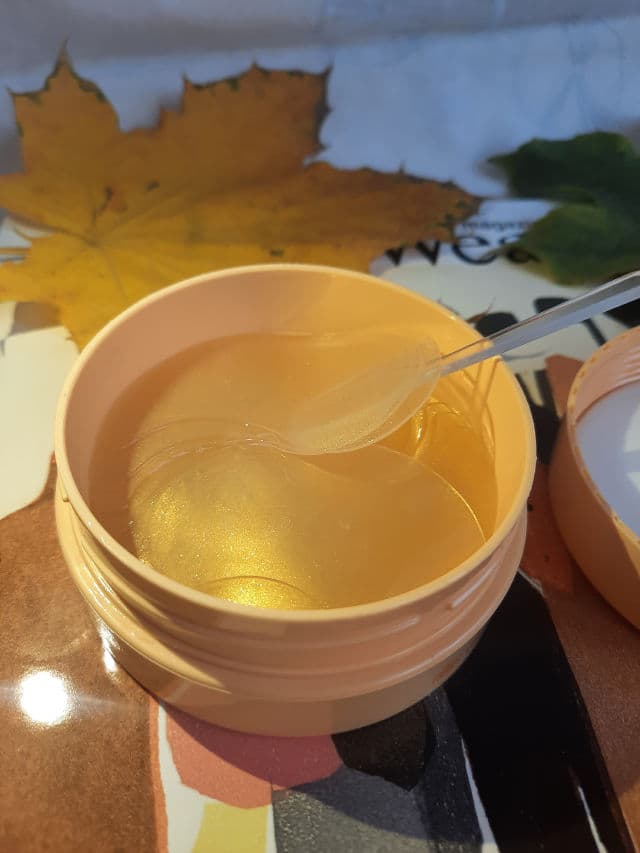 Koelf Gold Royal Jelly Hydro Gel Eye Patch review photo by Stacychan