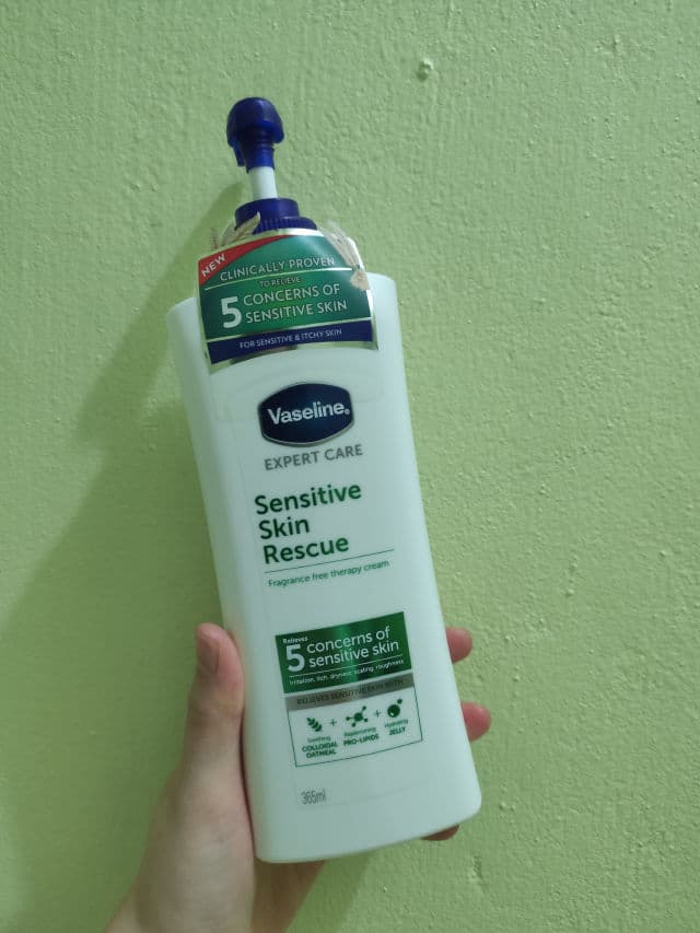 Vaseline Expert Care Sensitive Skin Rescue review photo by Stepfhanie