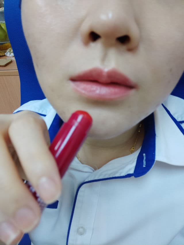 IN2IT Lip Treat SPF 20 PA++ Raspberry review photo by Stepfhanie