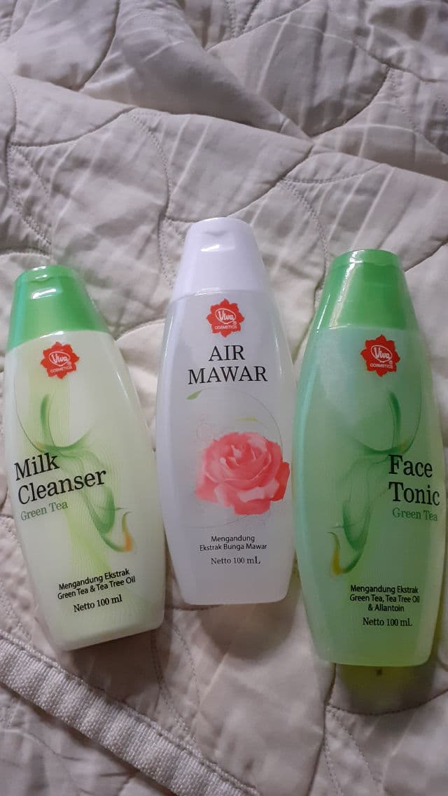 Viva Cosmetics Green Tea Milk Cleanser review photo by Suriskinsdiary