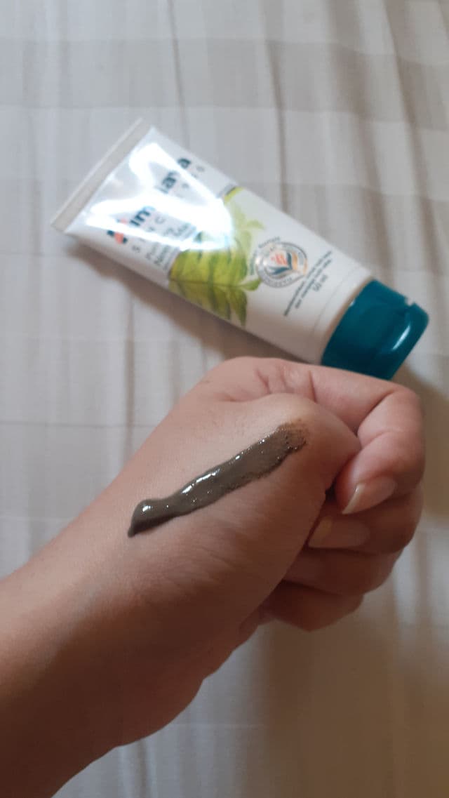 Himalaya Purifying Neem Mask review photo by Suriskinsdiary