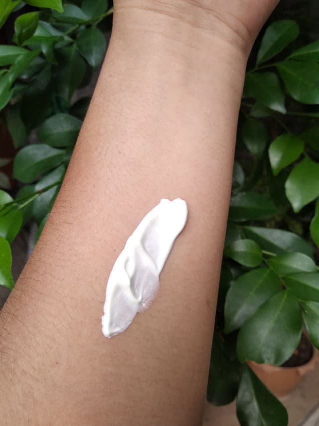 Nivea Sun Super Protect Daily Moist Essence Serum SPF 50 PA+++ review photo by Sussi