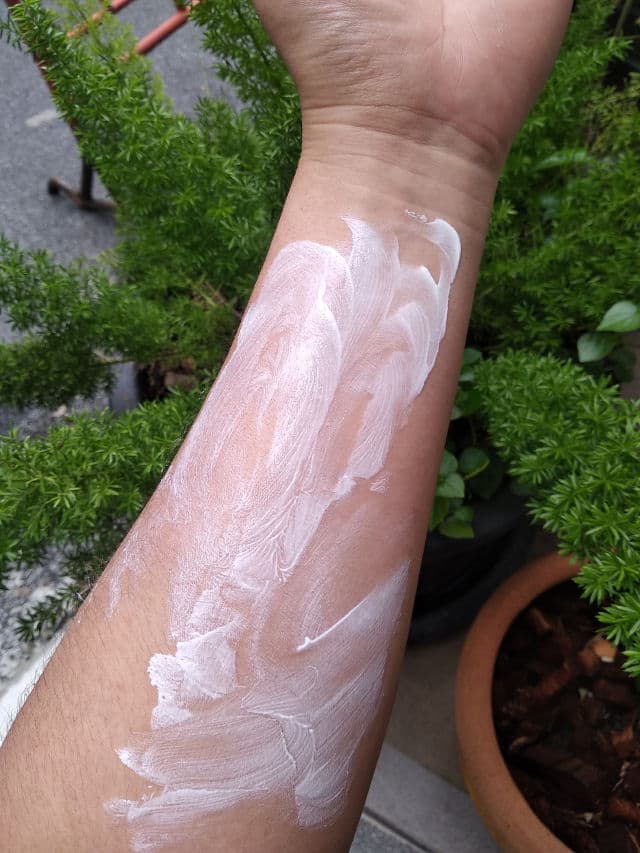 Nivea Sun Super Protect Daily Moist Essence Serum SPF 50 PA+++ review photo by Sussi