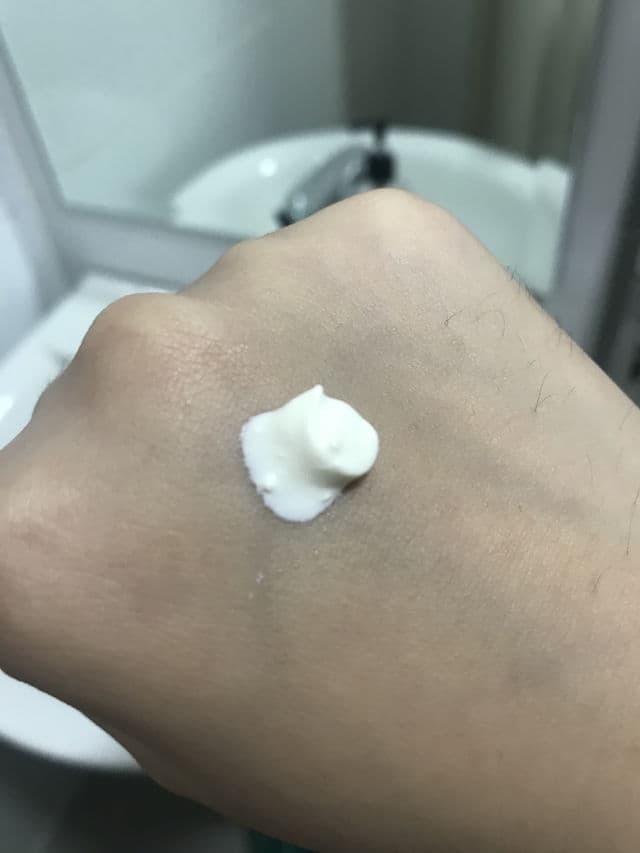 Nivea Protect & Moisture Moisturising Sunscreen Pump SPF50+ review photo by Sydney