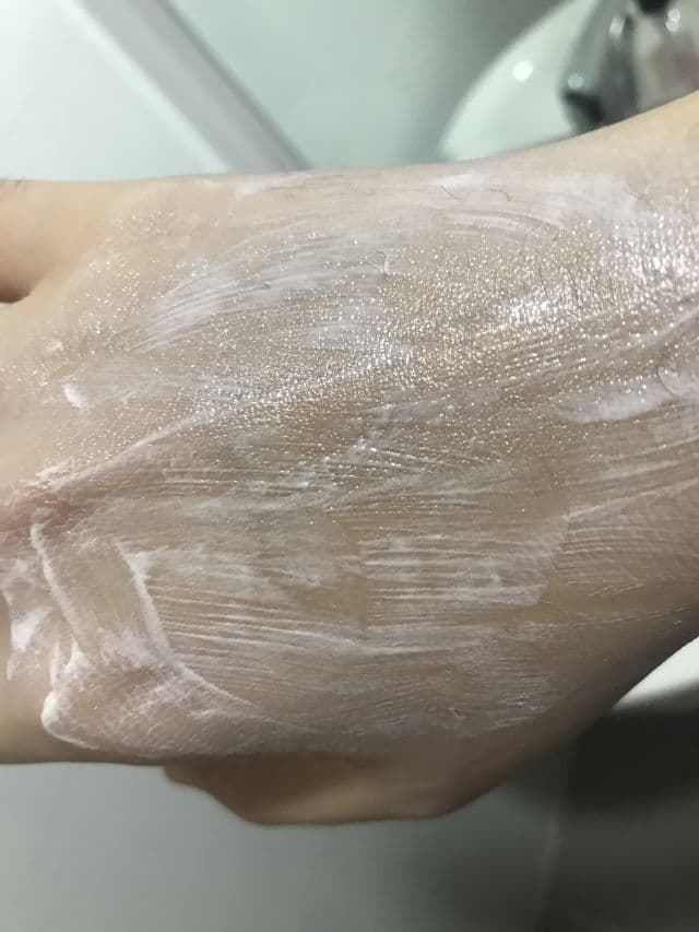 Nivea Protect & Moisture Moisturising Sunscreen Pump SPF50+ review photo by Sydney