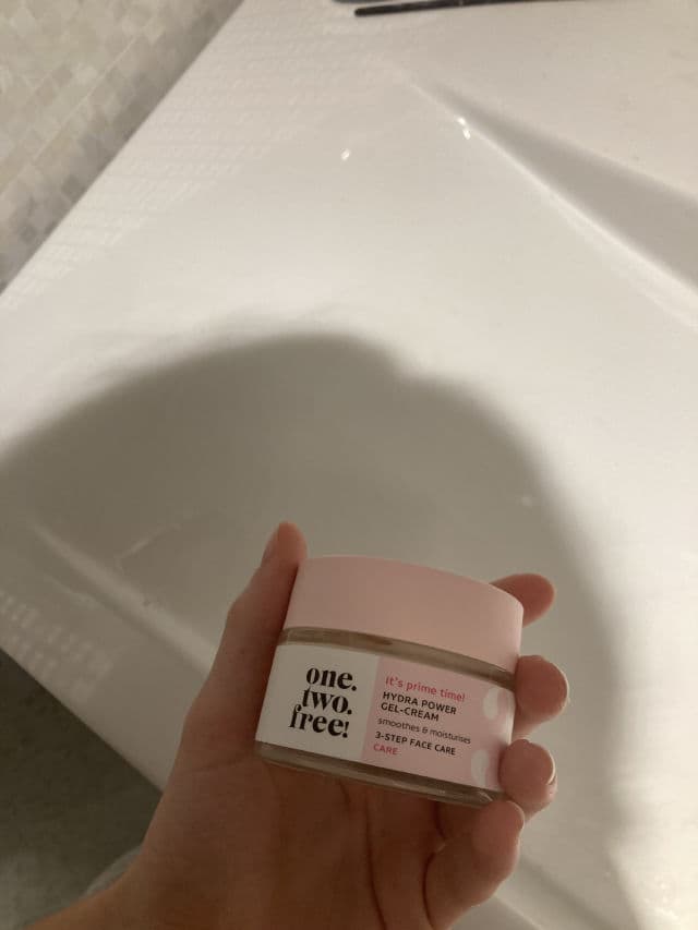 one.two.free! Hydra Power Gel-Cream review photo by SydneyWilde