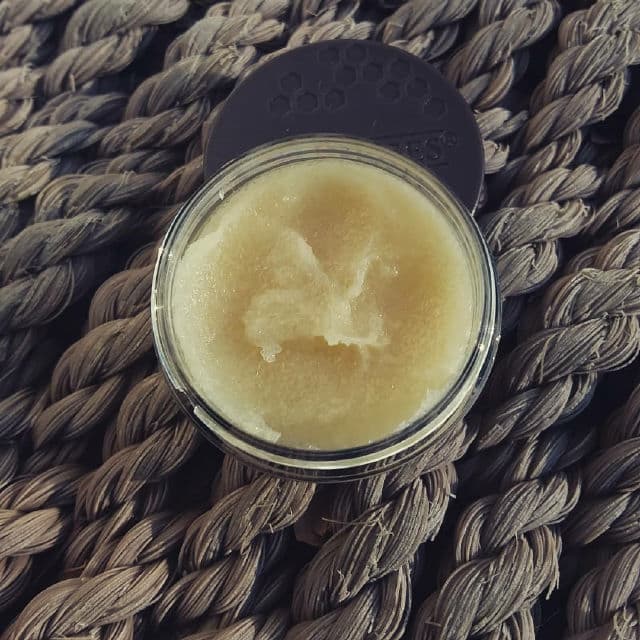 Burt's Bees Conditioning Lip Scrub review photo by TheEpidermian