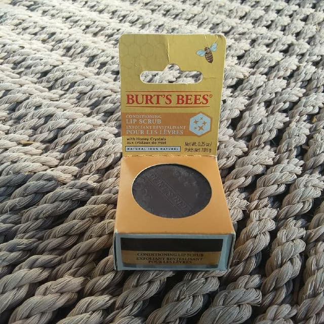 Burt's Bees Conditioning Lip Scrub review photo by TheEpidermian