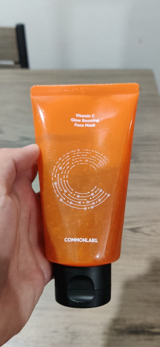COMMONLABS Vitamin C Glow Boosting Face Mask review photo by Tarrah