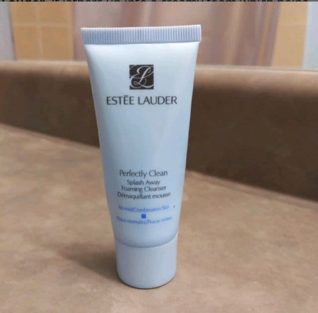Estee Lauder Perfectly Clean Splash Away Foaming Cleanser review photo by TheLittleChikk