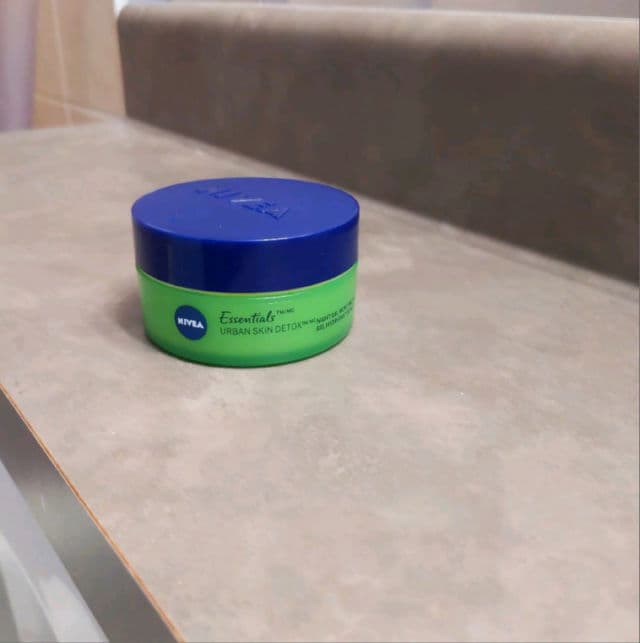 Nivea Daily Essentials Urban Skin Detox Night Gel Cream review photo by TheLittleChikk