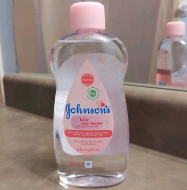 Johnson's Baby Oil Original review photo by TheLittleChikk