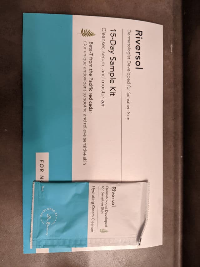 Riversol Hydrating Cream Cleanser review photo by TheLittleChikk