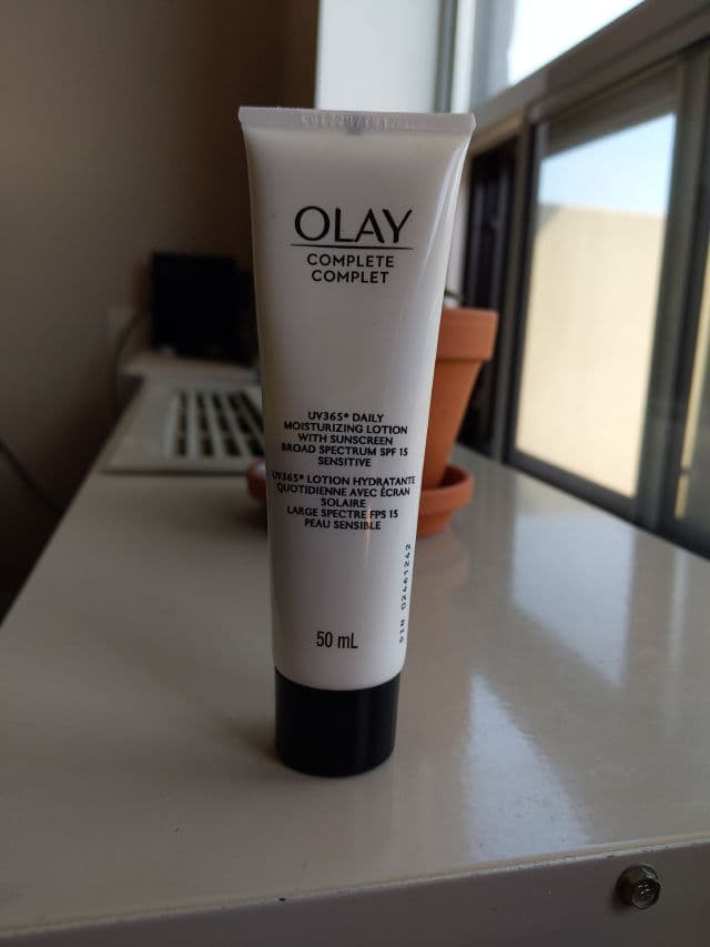 Olay Complete UV365 Daily Moisturizer with Sunscreen SPF 15 Normal review photo by TheLittleChikk
