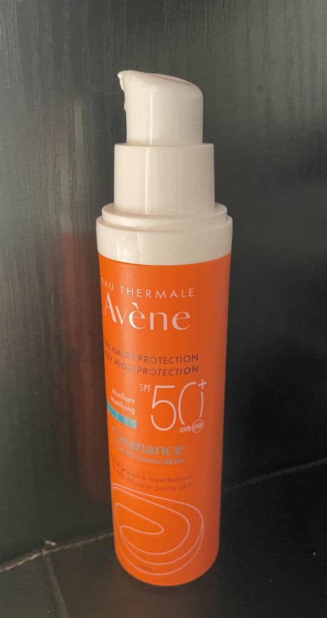 Avene Cleanance Sunscreen SPF50 review photo by Tibby