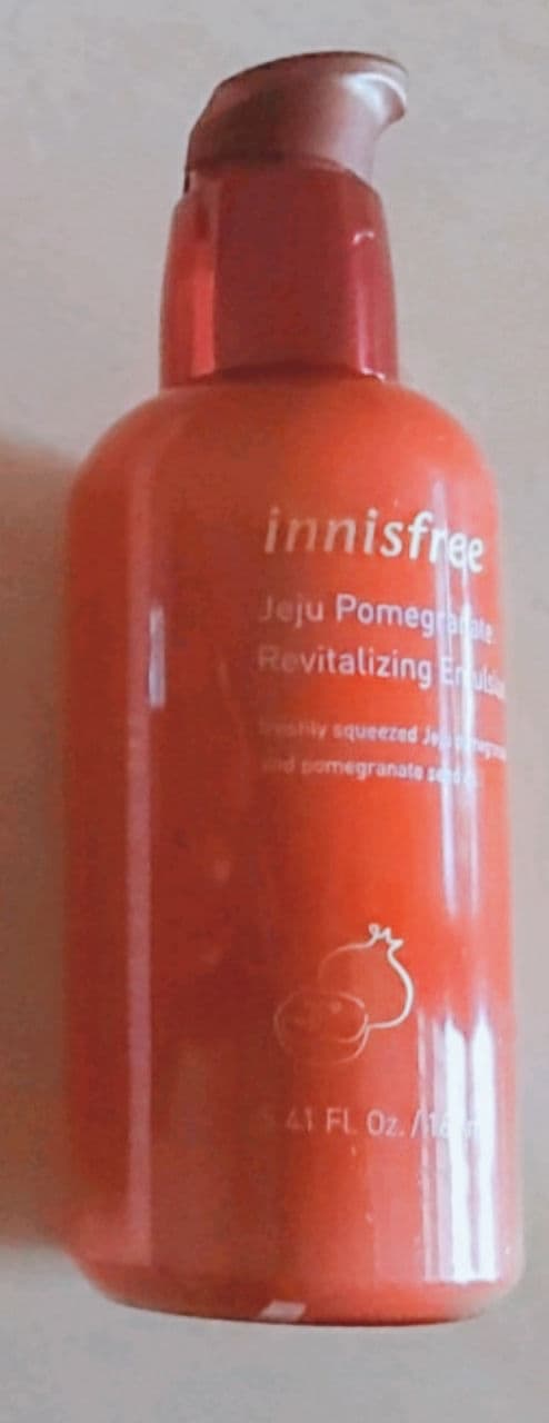 INNISFREE Jeju Pomegranate Revitalizing Emulsion review photo by Tientien