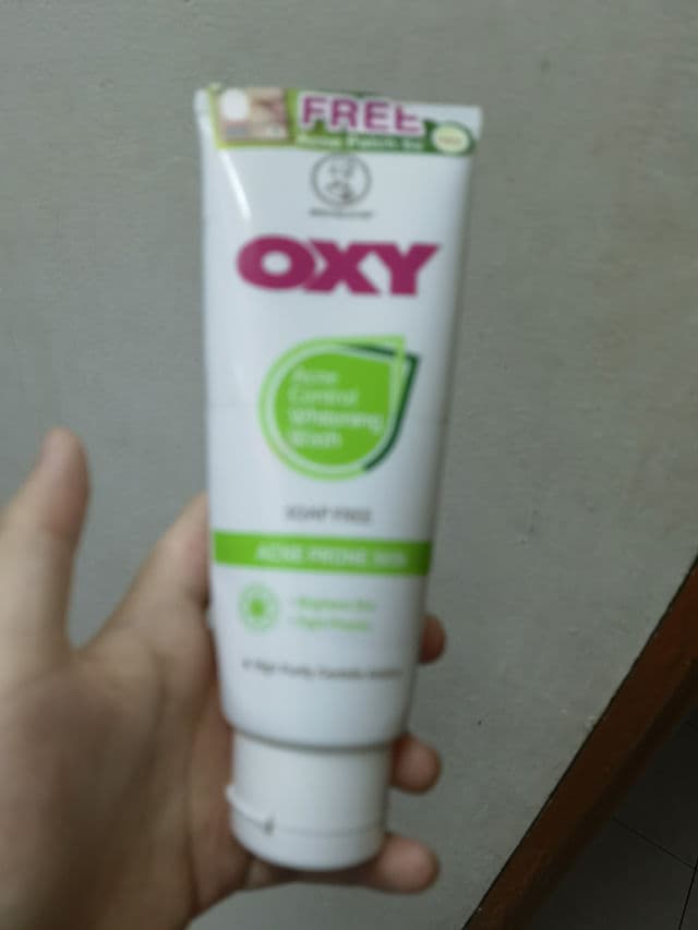OXY Acne Control Whitening Wash review photo by Tiffany1212