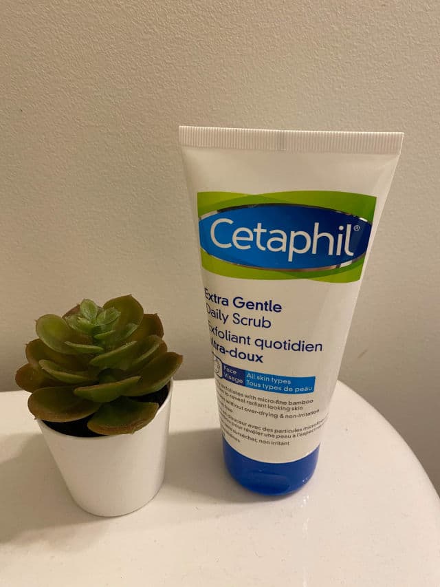 Cetaphil Extra Gentle Daily Scrub review photo by Tinaghabrial1990