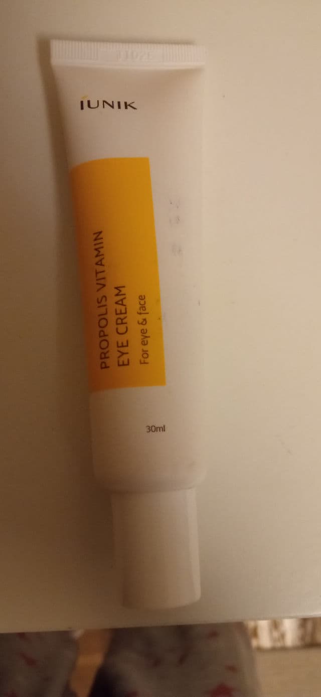 Iunik Propolis Vitamin Eye Cream review photo by TraLaritralara