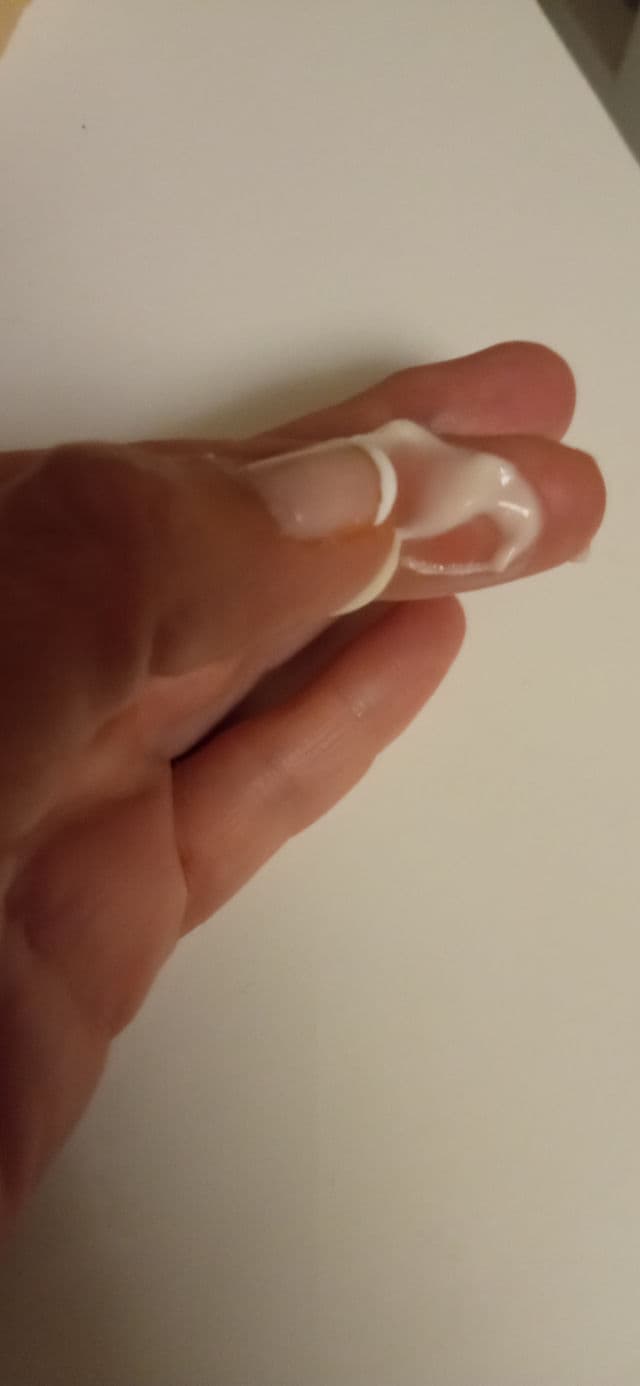 Iunik Propolis Vitamin Eye Cream review photo by TraLaritralara