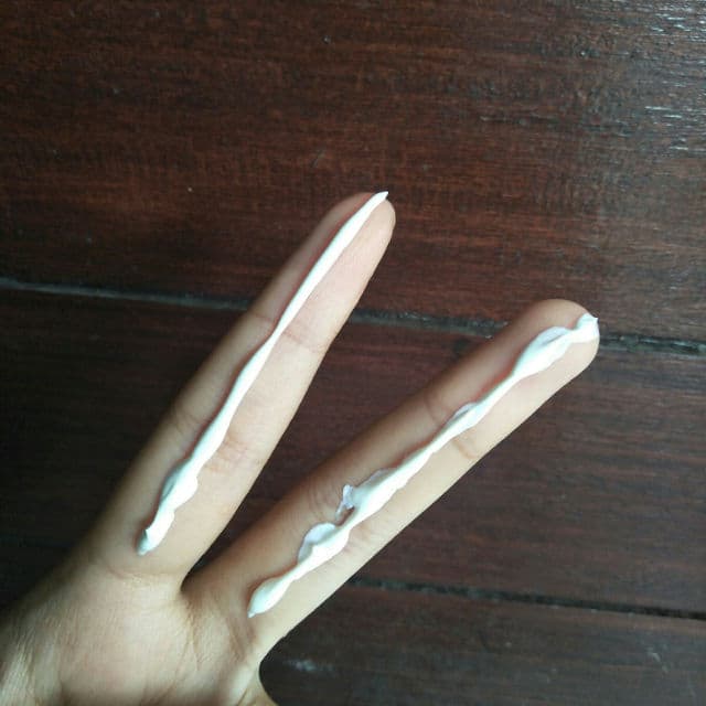 Lacoco en nature Daily UV Counter SPF50 PA++ review photo by Trisnaar