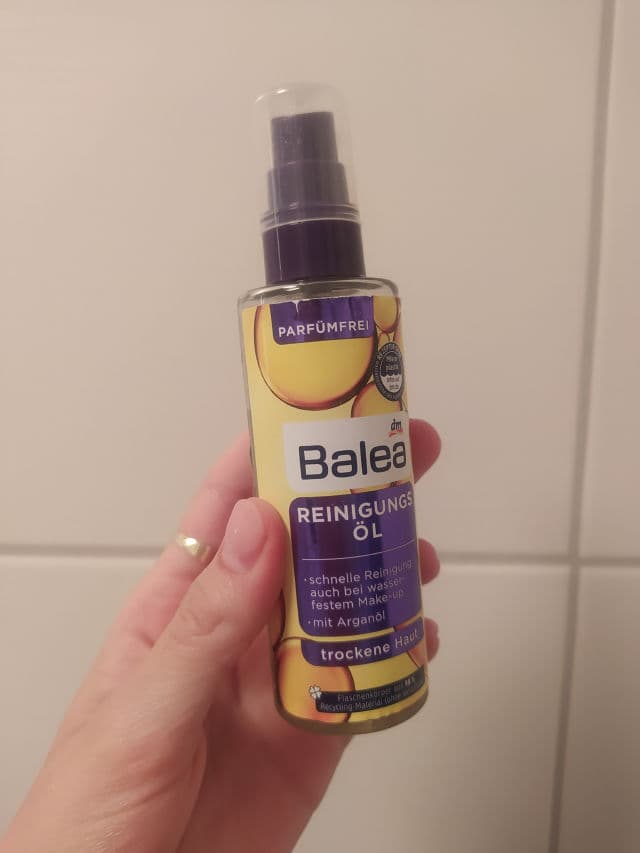 Balea Cleansing Oil (Reinigungs Öl) review photo by Trueskinbliss