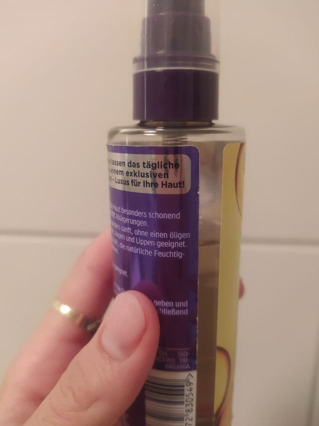 Balea Cleansing Oil (Reinigungs Öl) review photo by Trueskinbliss