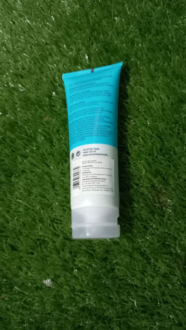 Wardah Nature Daily Seaweed Balancing Facial Wash review photo by Tyaa