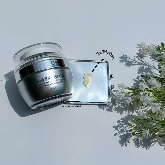 Westcare Glowing Moist Cloud Creme review photo by Tyaa