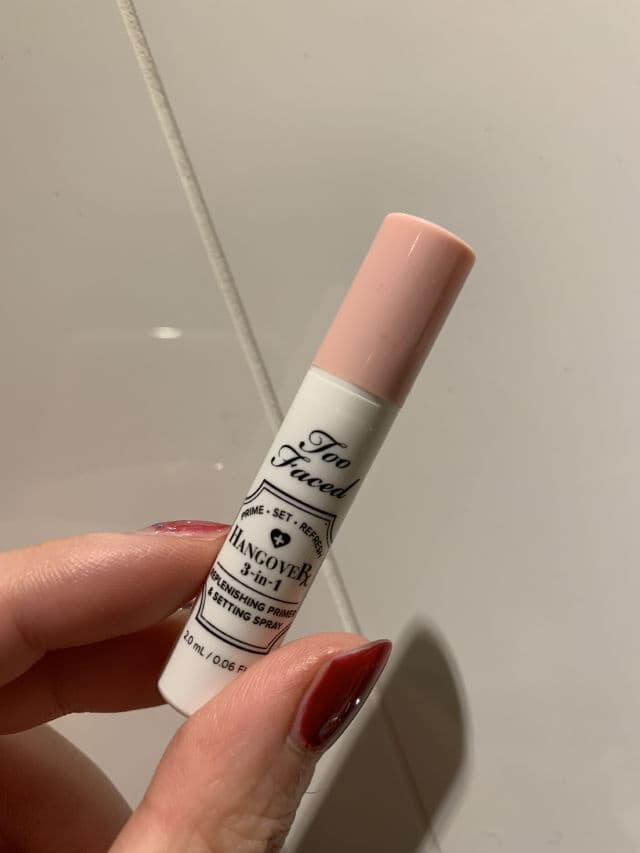 Too Faced Hangover 3-in-1 Replenishing Primer & Setting Spray review photo by Unadon