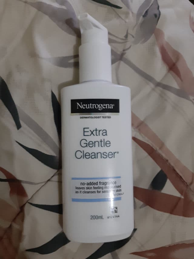 Neutrogena Extra Gentle Cleanser review photo by Uniimala