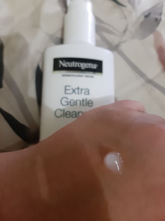 Neutrogena Extra Gentle Cleanser review photo by Uniimala