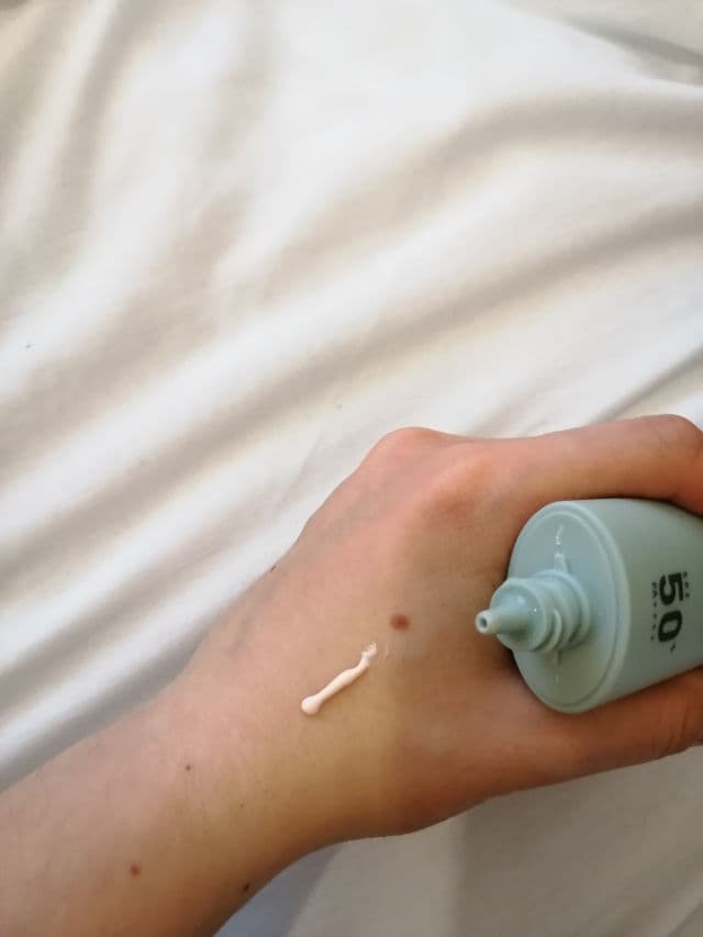 Accoje Protective No-Sebum Sun Gel SPF 50+ PA++++ review photo by Viia