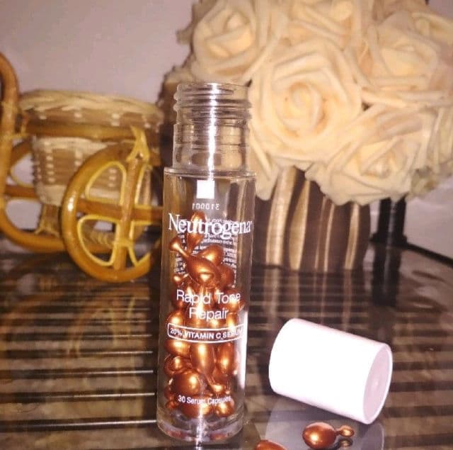 Neutrogena Rapid Tone Repair Vitamin C Serum Capsules review photo by Viktoryia