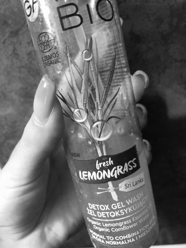 Garnier Organic Lemongrass Detox Gel Wash review photo by Vltna