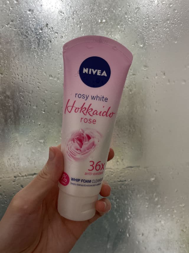 Nivea Rosy White Hokkaido Rose Whip Foam review photo by Vonneywl