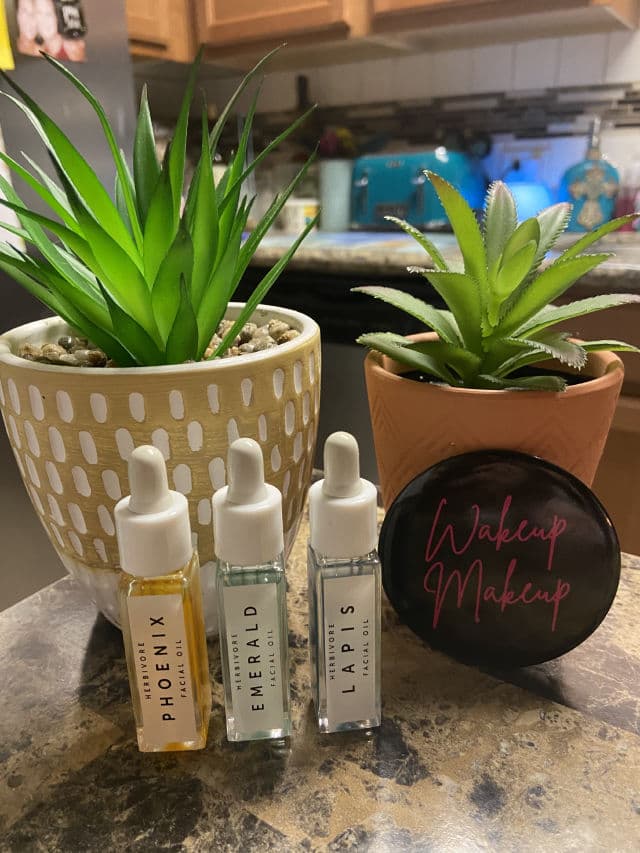 Herbivore Botanicals Lapis Blue Tansy Face Oil review photo by WakeupMakeup