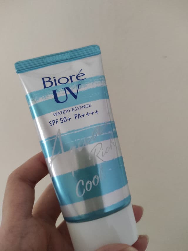 Biore Aqua Rich Watery Essence Cool with SPF50+PA++++ review photo by Yuppy