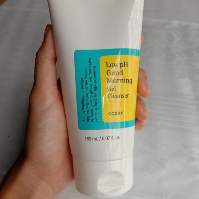 COSRX Low pH Good Morning Gel Cleanser review photo by milkstrwbrryy