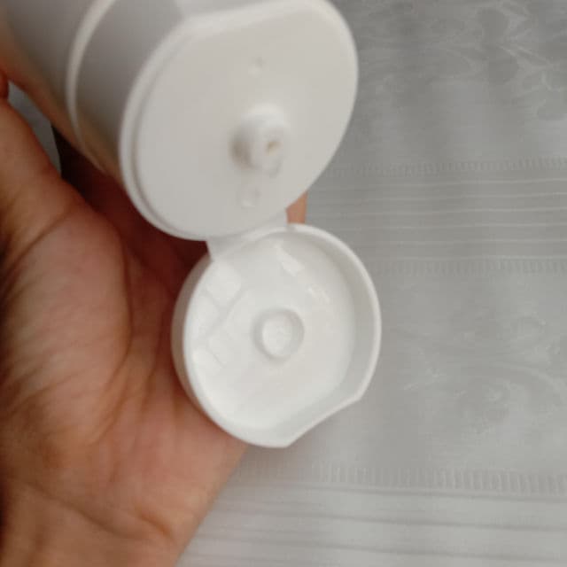 COSRX Low pH Good Morning Gel Cleanser review photo by milkstrwbrryy