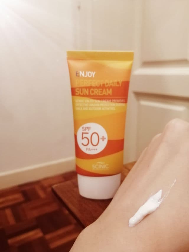 SCINIC Enjoy Mild Sun Essence SPF50+ PA+++  review photo by Masktery
