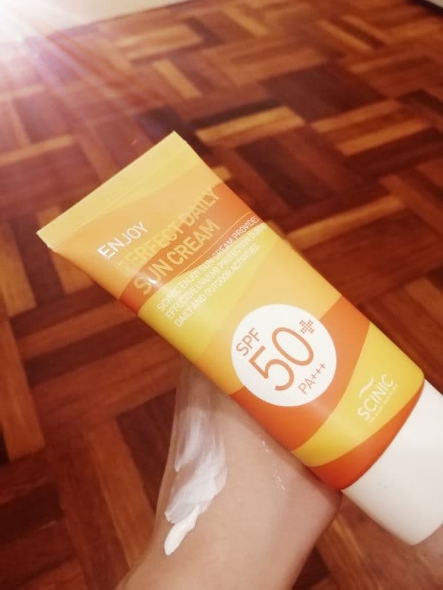 SCINIC Enjoy Mild Sun Essence SPF50+ PA+++  review photo by Masktery